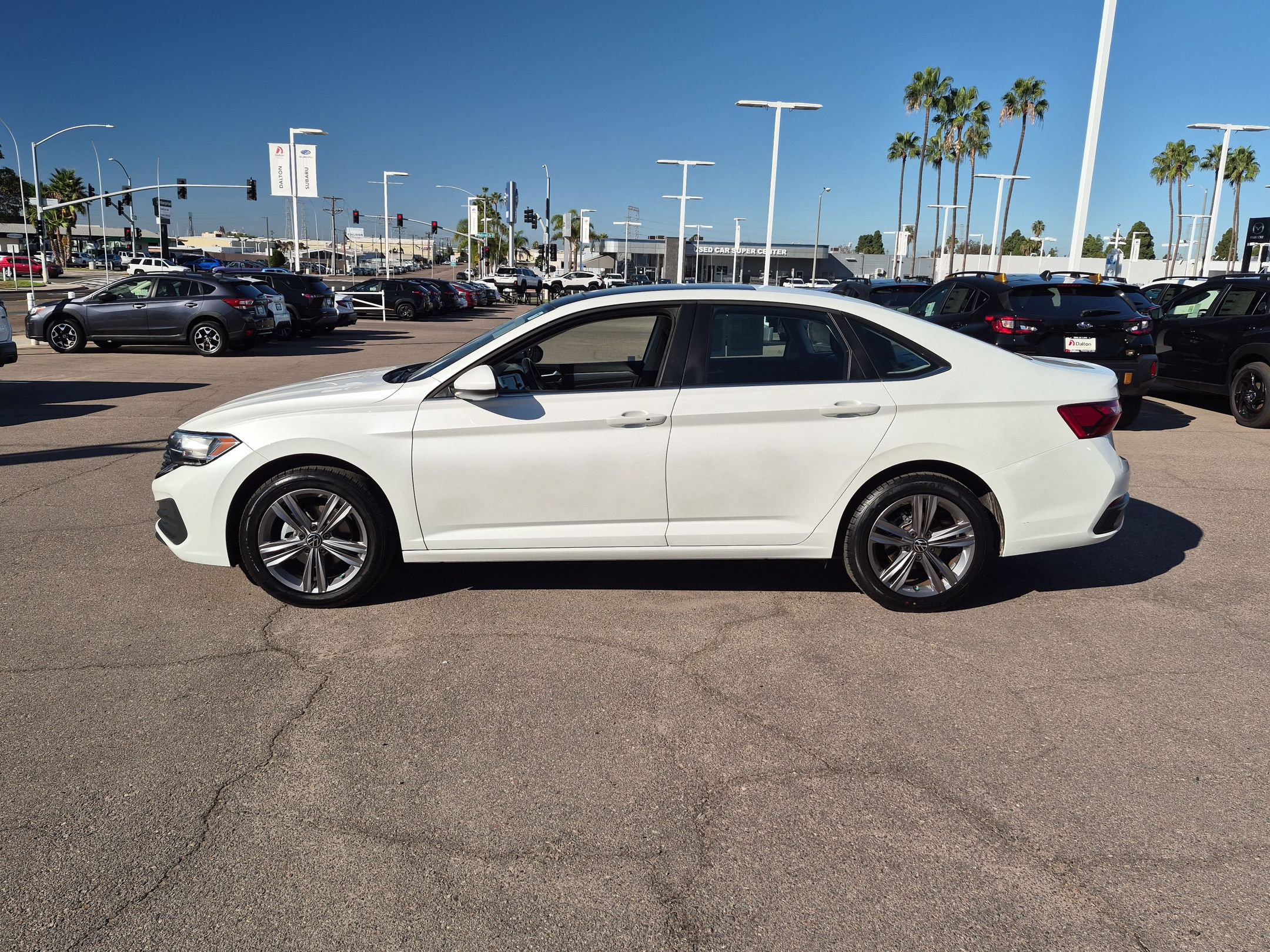 Used 2022 Volkswagen Jetta SE FWD image 4