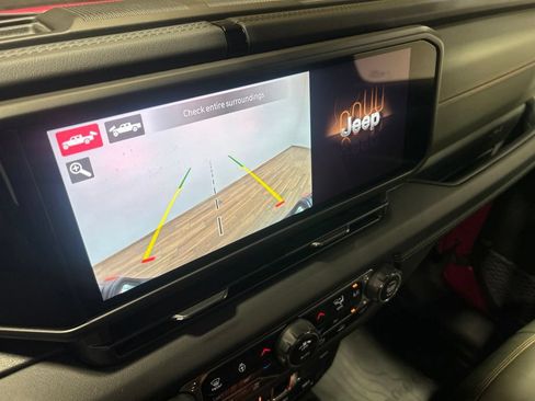 Used 2024 Jeep Gladiator Mojave AWD/4WD image 35