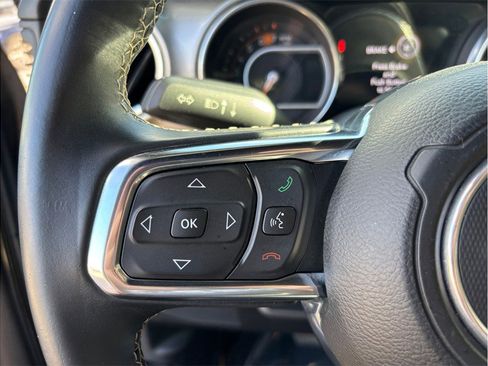 Used 2018 Jeep Wrangler Unlimited Sahara image 19