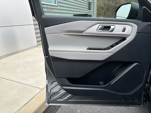 New 2026 Ford Explorer Active w/ Active Comfort Package image 25