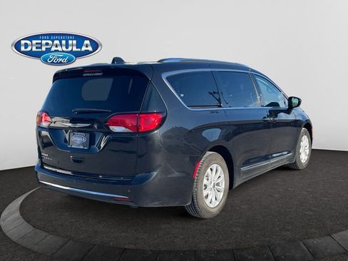 Used 2019 Chrysler Pacifica Touring-L image 7