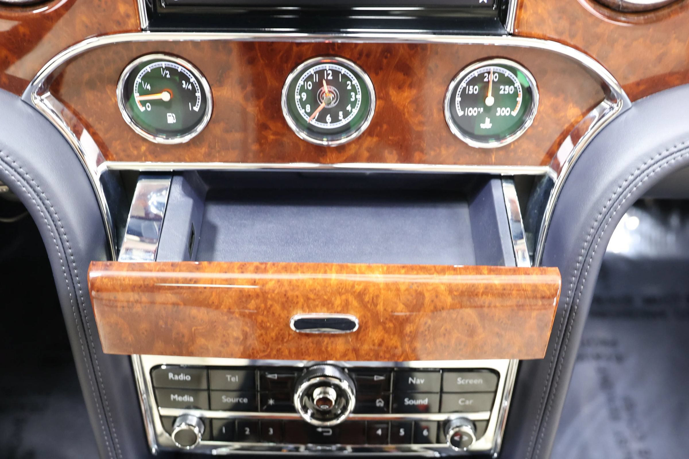 Used 2017 Bentley Mulsanne RWD image 54