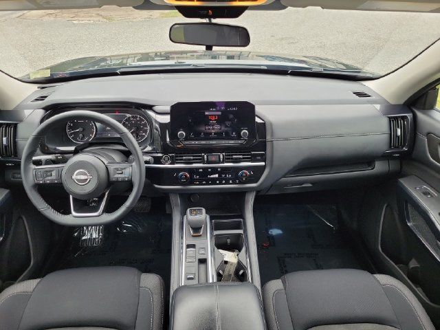 Used 2024 Nissan Pathfinder SV FWD image 11