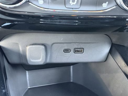 Used 2024 Chevrolet Trax RS FWD image 30