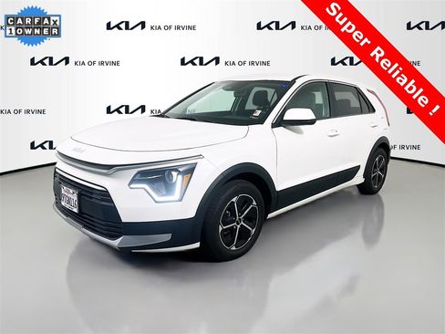 Certified 2025 Kia Niro LX image 3