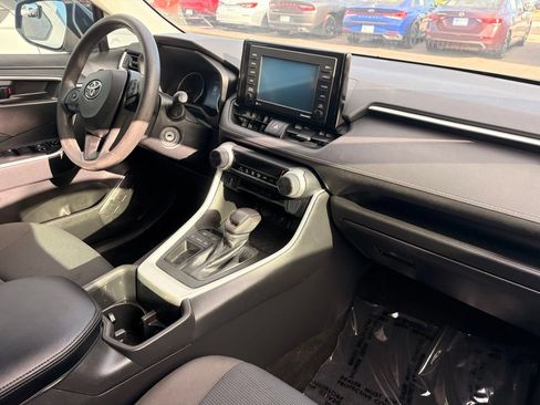 Used 2022 Toyota RAV4 LE FWD image 13