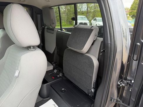 Certified 2022 Toyota Tacoma SR5 AWD/4WD image 25