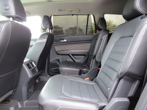 Used 2023 Volkswagen Atlas SEL Premium image 18