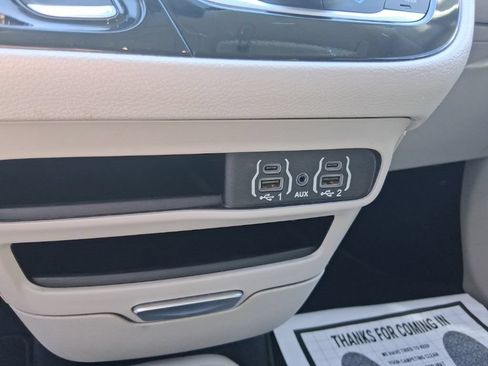 Used 2023 Chrysler Pacifica Touring-L FWD image 18