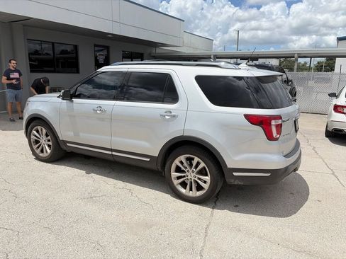 Used 2018 Ford Explorer Limited w/ Equipment Group 301A FWD image 4