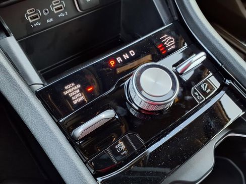 New 2025 Jeep Grand Cherokee Overland image 7