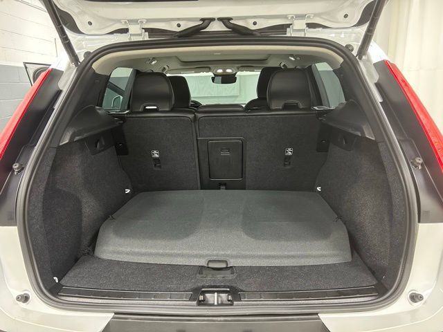 Used 2025 Volvo XC40 B5 Core AWD/4WD image 12