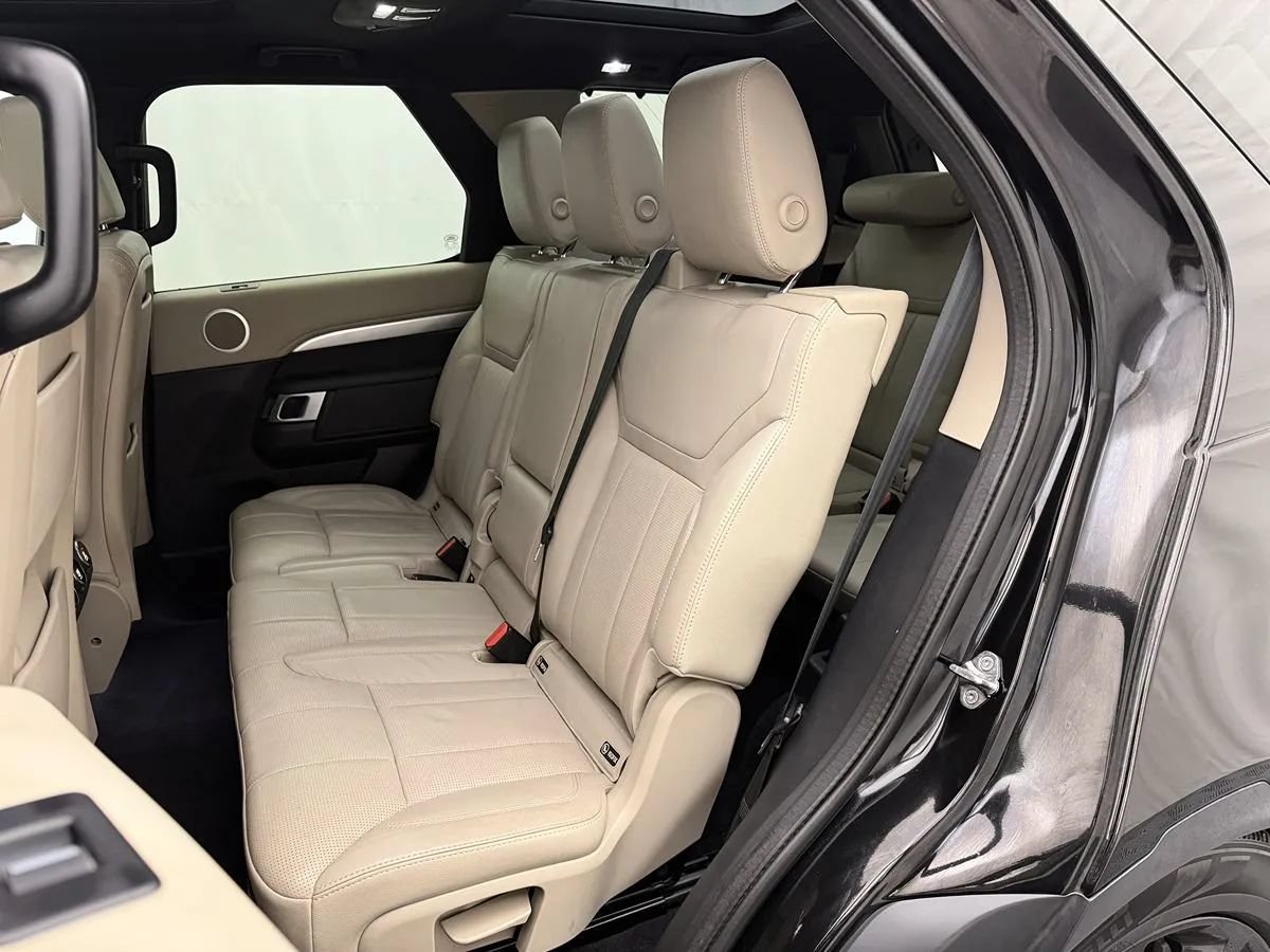 Used 2020 Land Rover Discovery Landmark AWD/4WD image 36
