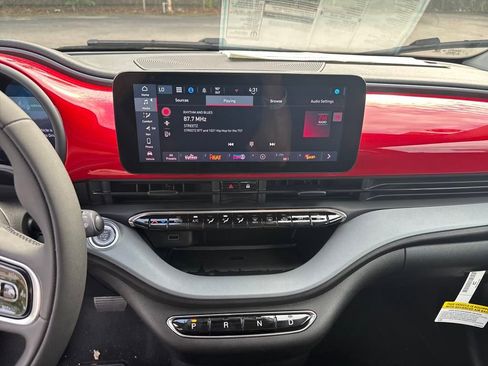New 2024 FIAT 500 e (RED) FWD image 17