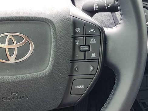 Used 2025 Toyota Prius LE FWD image 28