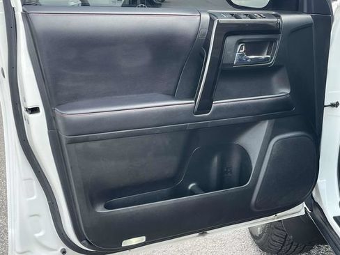 Used 2021 Toyota 4Runner TRD Off-Road Premium w/ Moonroof Package AWD/4WD image 15