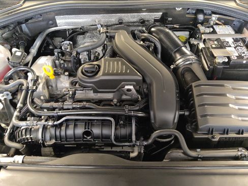 Used 2025 Volkswagen Jetta SE FWD image 30
