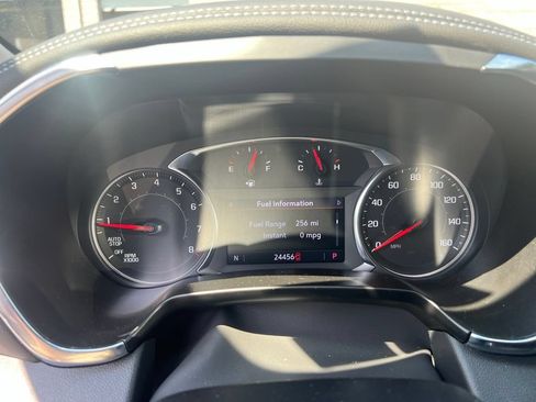 Used 2025 Chevrolet Blazer LT FWD image 3