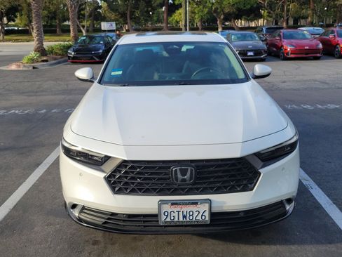 Used 2023 Honda Accord Touring image 2