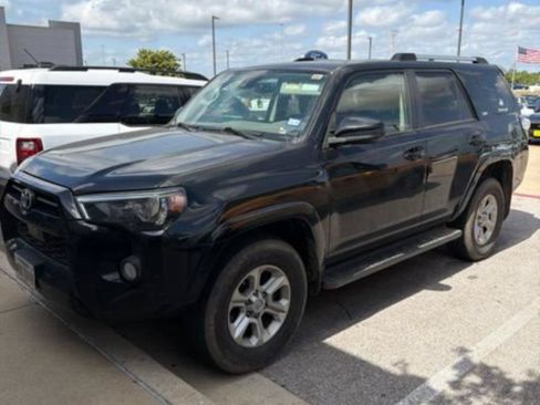 Used 2020 Toyota 4Runner SR5 AWD/4WD image 2