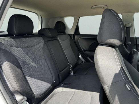 Used 2018 Kia Soul + image 42