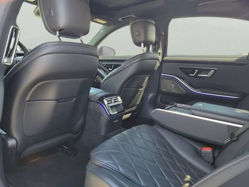 Used 2022 Mercedes-Benz S 580 4MATIC Sedan w/ AMG Line Package image 14