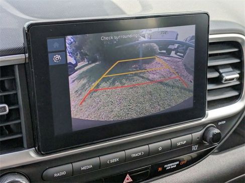 Used 2024 Hyundai Venue SEL image 14