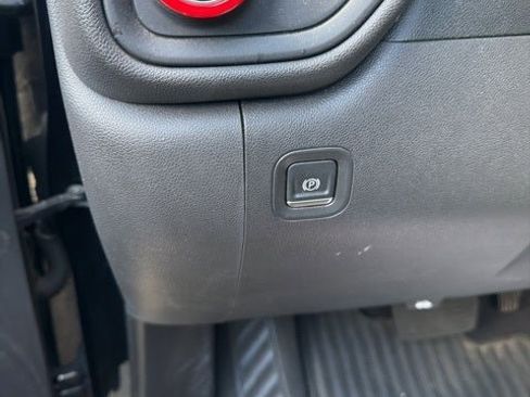 Used 2019 Chevrolet Silverado 1500 Custom Trail Boss w/ Custom Convenience Package image 8