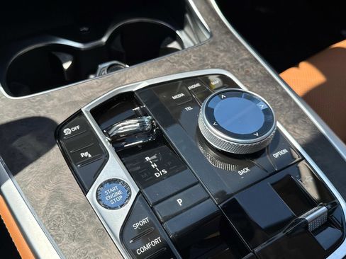 Used 2025 BMW X7 xDrive40i w/ Premium Package image 27