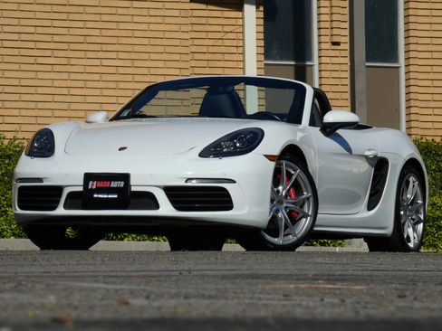 Used 2017 Porsche 718 Boxster S image 2