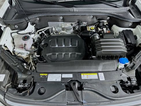 Used 2024 Volkswagen Atlas SEL Premium R-Line image 32