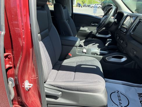 Used 2023 Nissan Frontier SV AWD/4WD image 3