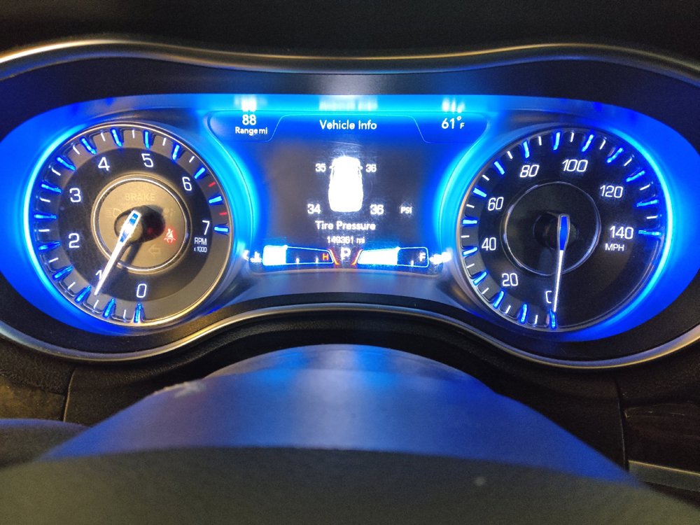 Used 2017 Chrysler 300 C RWD image 23