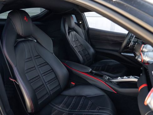 Used 2018 Ferrari 812 Superfast RWD image 32