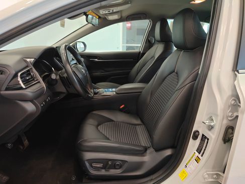 Used 2024 Toyota Camry SE FWD image 10