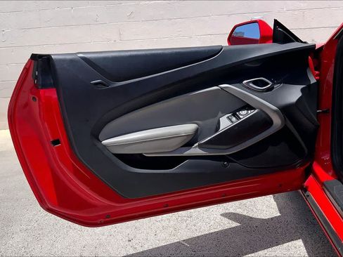 Used 2018 Chevrolet Camaro SS RWD image 26