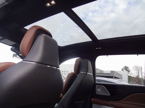 Used 2020 Lincoln Aviator Reserve w/ Equipment Group 202A image 16