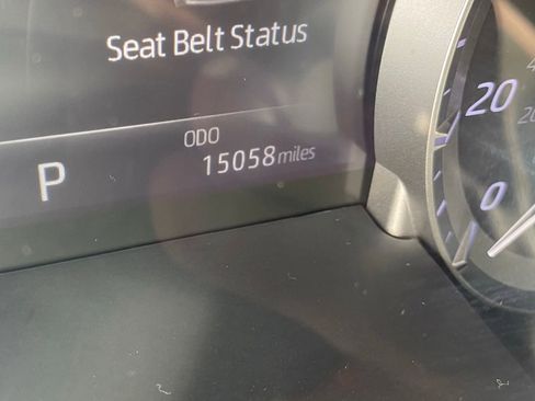 Used 2022 Toyota Highlander XLE FWD image 5