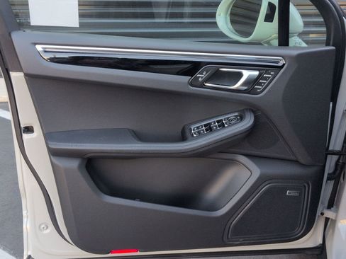 New 2026 Porsche Macan image 14