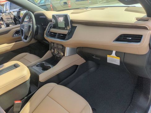 Used 2023 Chevrolet Suburban Premier AWD/4WD image 29