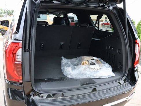 New 2026 GMC Yukon XL Elevation w/ Elevation Premium Package AWD/4WD image 16
