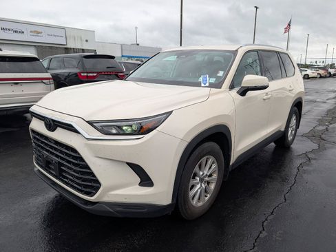 Used 2024 Toyota Grand Highlander AWD image 4