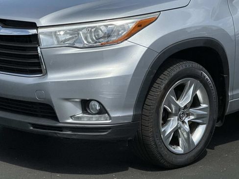 Used 2016 Toyota Highlander Limited w/ Driver Technology Package AWD/4WD image 8