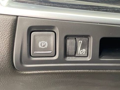 Used 2025 Cadillac XT5 Premium Luxury image 35