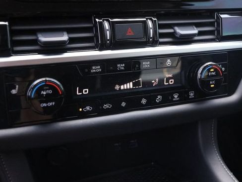 Certified 2025 Nissan Pathfinder SL AWD/4WD image 19