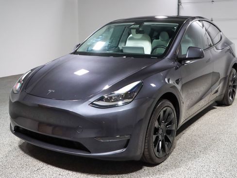 Used 2024 Tesla Model Y Long Range image 26