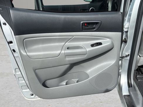 Used 2013 Toyota Tacoma 4x4 Double Cab w/ Limited Pkg image 13