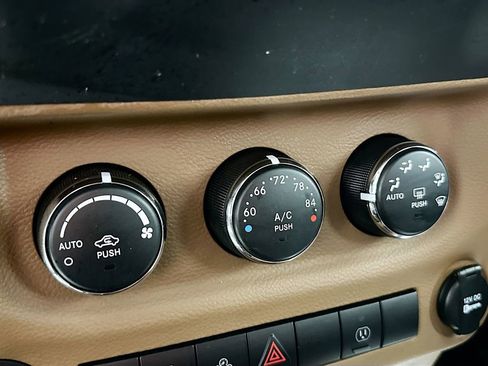 Used 2013 Jeep Wrangler Unlimited Sahara AWD/4WD image 14
