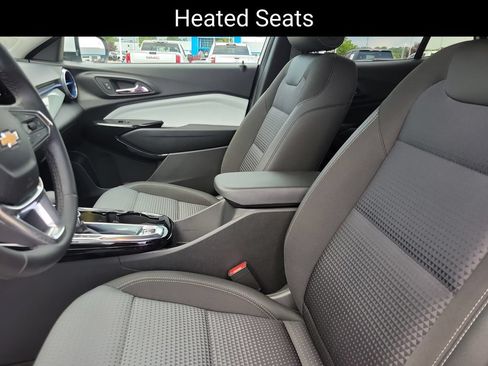 Certified 2025 Chevrolet Trax LT w/ Driver Confidence Package FWD image 9