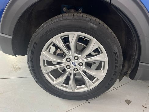 Used 2023 Ford Explorer XLT w/ Equipment Group 202A AWD/4WD image 13
